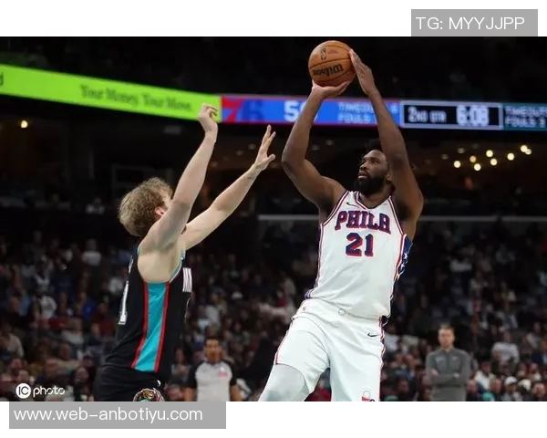 小弟埃奇库姆助力马克西狂砍35分三分球表现出色展现实力