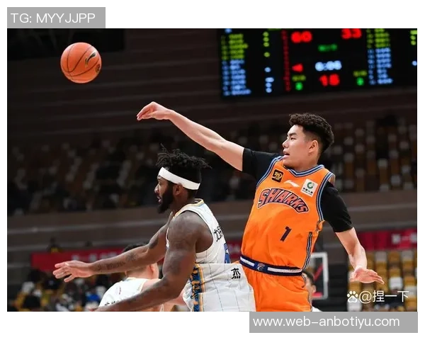 塞克斯顿半场表现出色8投4中斩获12分并罚球5罚4中展现强大攻击力